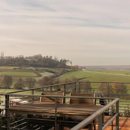 Les Pantoufles Dans Le Pre *