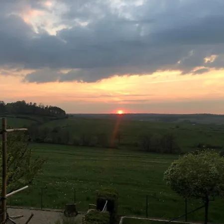 Les Pantoufles Dans Le Pre