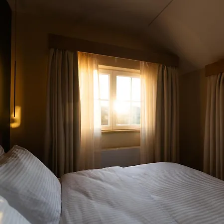 Les Pantoufles Dans Le Pre Eppeldorf